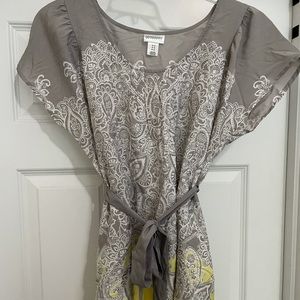 Motherhood maternity gray and white blouse